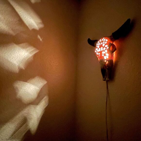 Western Steer Skull Wall Or Table Accent Lamp w/ Removable Metal Stand LED Bulb - Picture 9 of 9